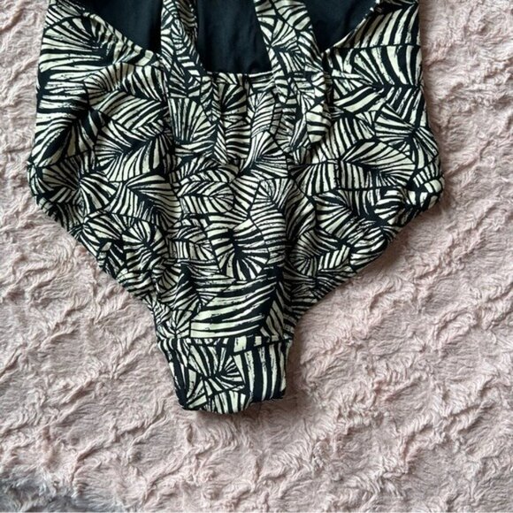 Seafolly Halter Tie Leaf Tropical Print Swimsuit High Cut sz 6 - Picture 9 of 12